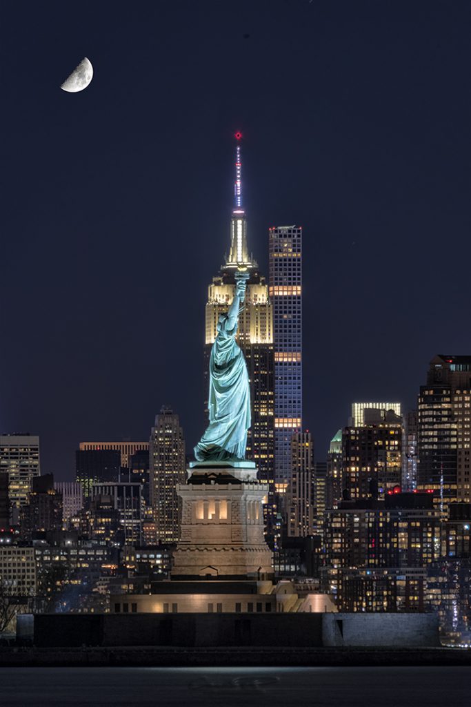2018-04-22-New-York-Liberty-Statue-Empire-State-Building-CzB-resiz...-683x1024.jpg