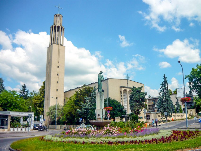 Bauhaus-épületek Budapesten: Pasaréti téri templom