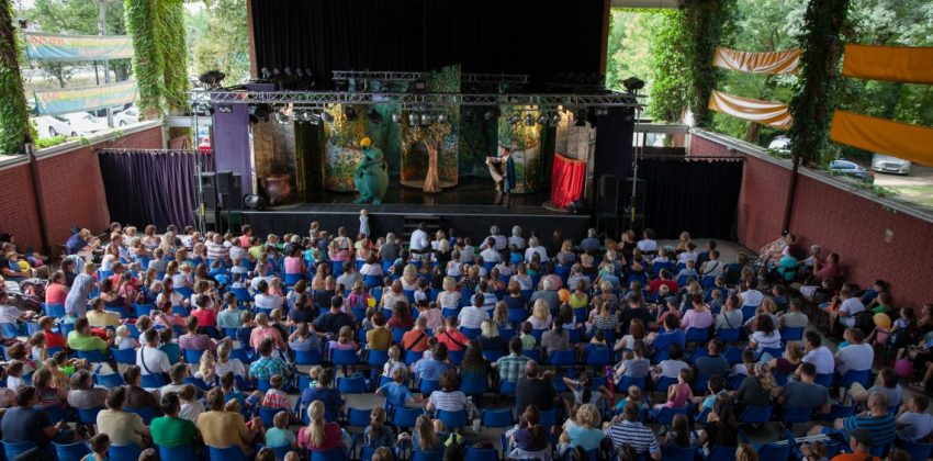 Balaton esőben gyerekkel: Csukás Színház