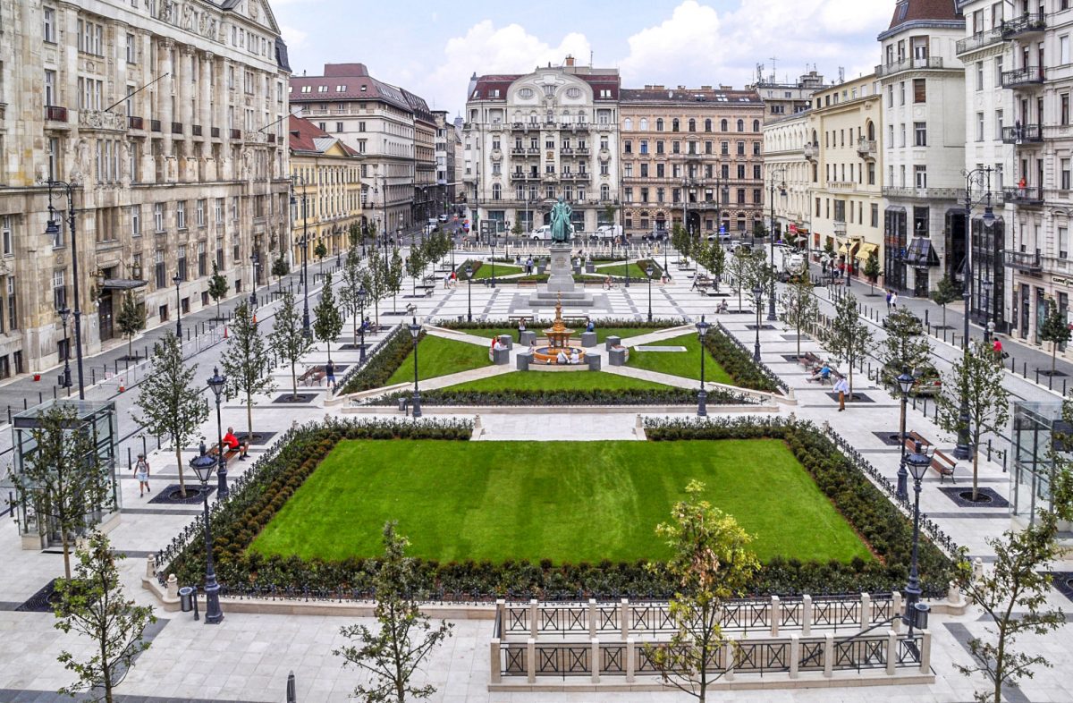 Площади мира фото Budapest Uncovered - The Stately Squares of Pest