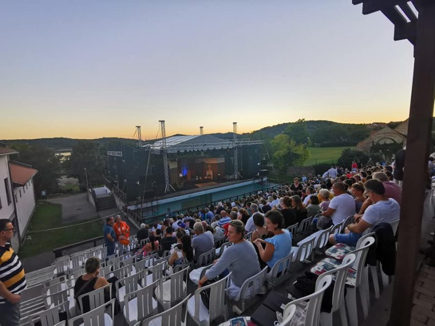 Balatoni programok - 2021 július: Tihanyi Szabadtéri Játékok