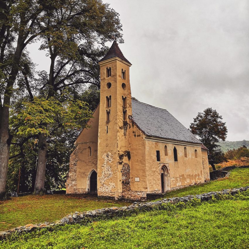 Kápolnák és templomok Magyarországon: Sarlós Boldogasszony-templom, Mánfa