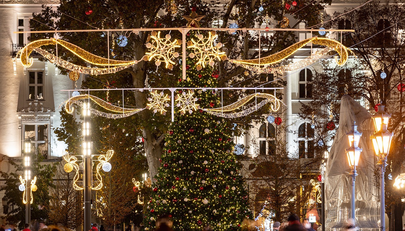 Fényfestéssel tér vissza a Vörösmarty téri karácsonyi vásár