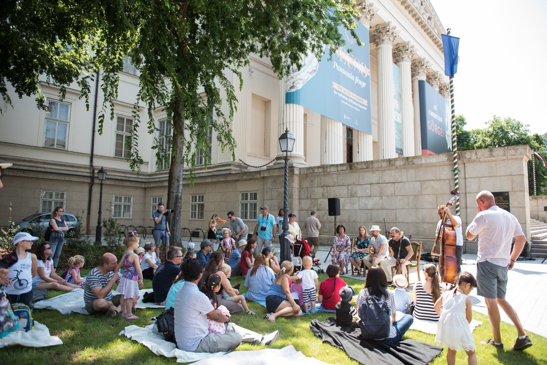 Több mint száz ingyenes szabadtéri koncert pezsdíti fel nyáron Budapest köztereit