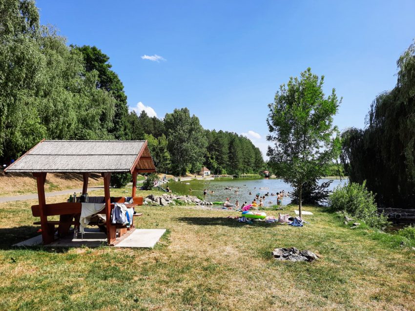 Természetes fürdőhelyek Magyarországon: Dombay-tó