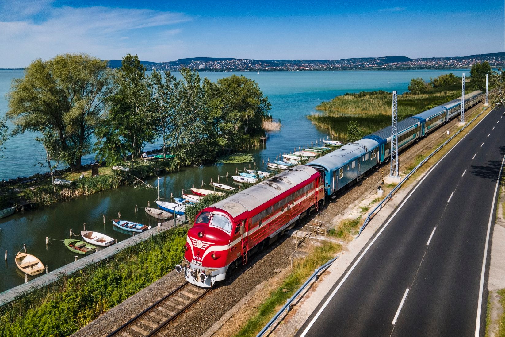 Retró vonatok hódítják meg a Balaton északi partját hétvégén