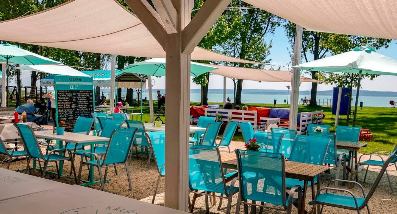 Strandbisztrók a Balaton körül: 7 hely, amit érdemes kipróbálni idén nyáron