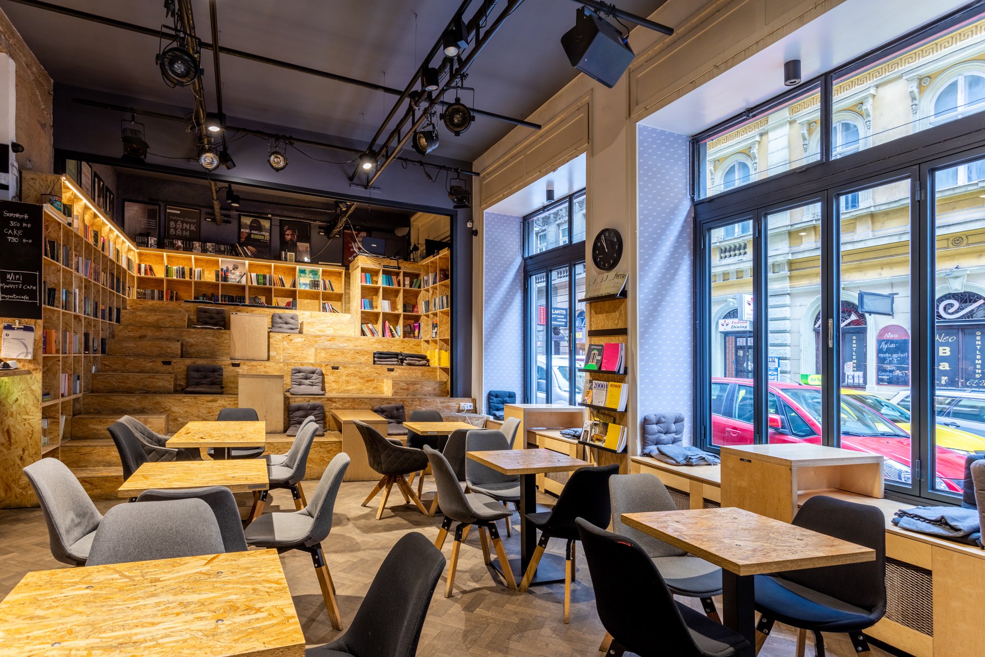 5 könyves kávézó Budapesten, ahol otthon érezhetjük magunkat