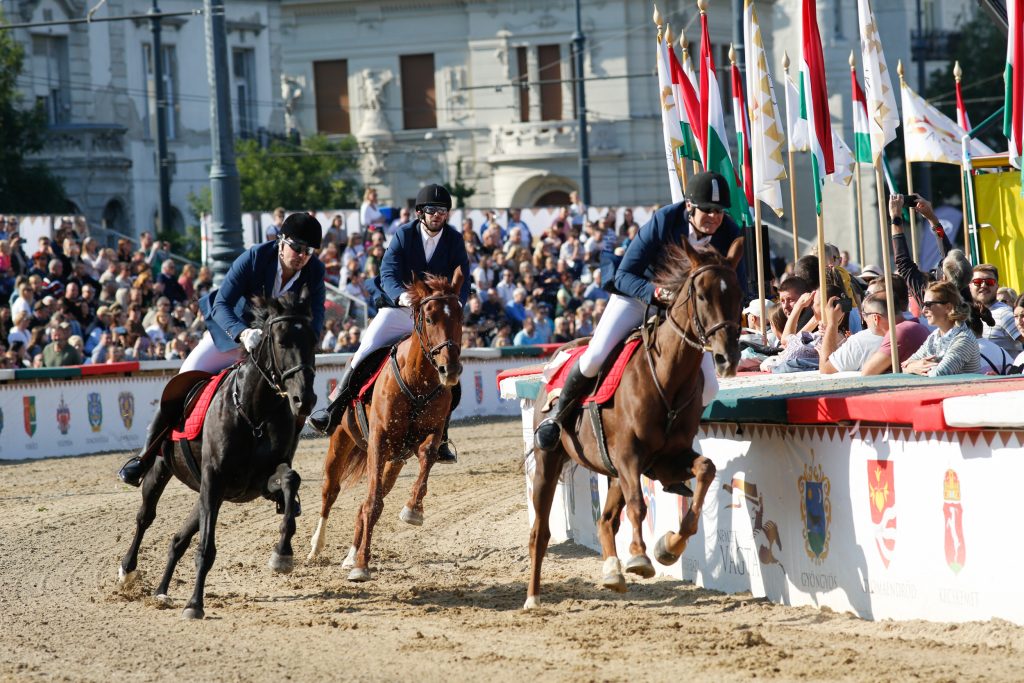 Különleges lovas fesztivált rendeznek októberben a Hősök terén