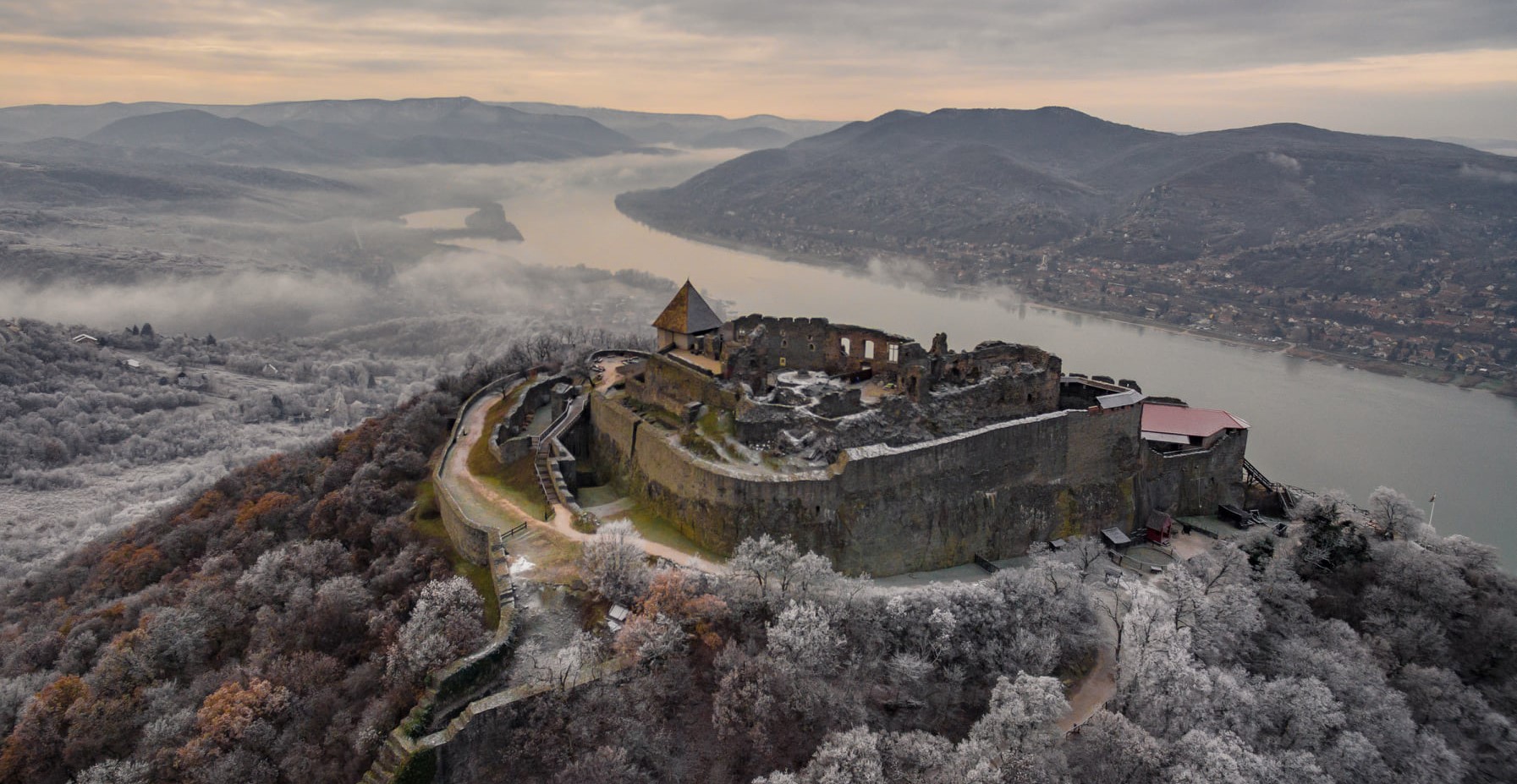 Téli mesevilág a Dunakanyarban: 10+1 csodálatos kirándulóhely Szentendrétől Esztergomig