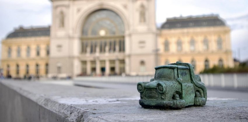 Újabb Kolodko-miniszobor bukkant fel Budapest belvárosában