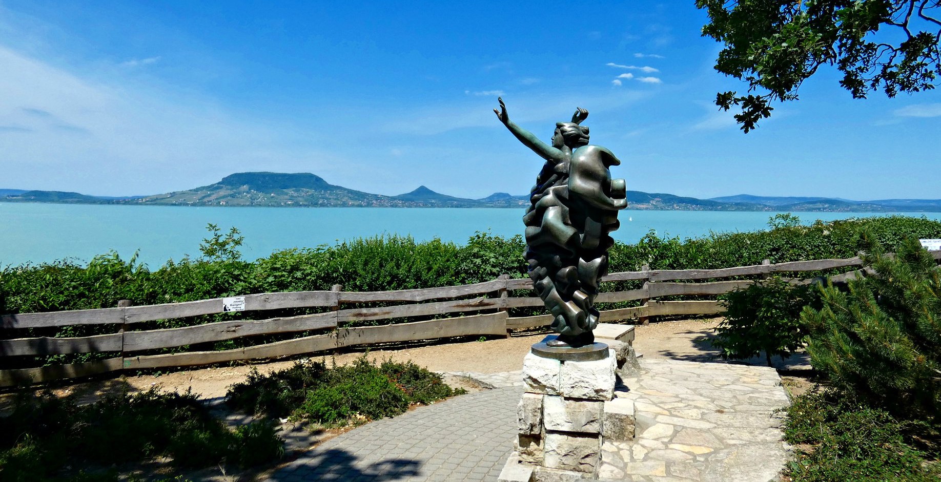 7 bájos szobor a Balaton körül, amit feltétlenül érdemes felkeresni