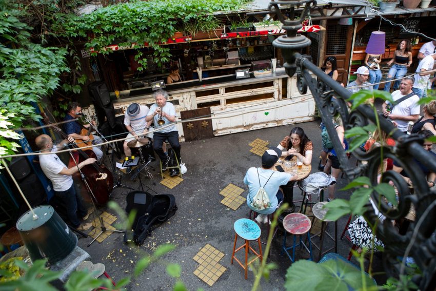 Szimpla Kert (Facebook)