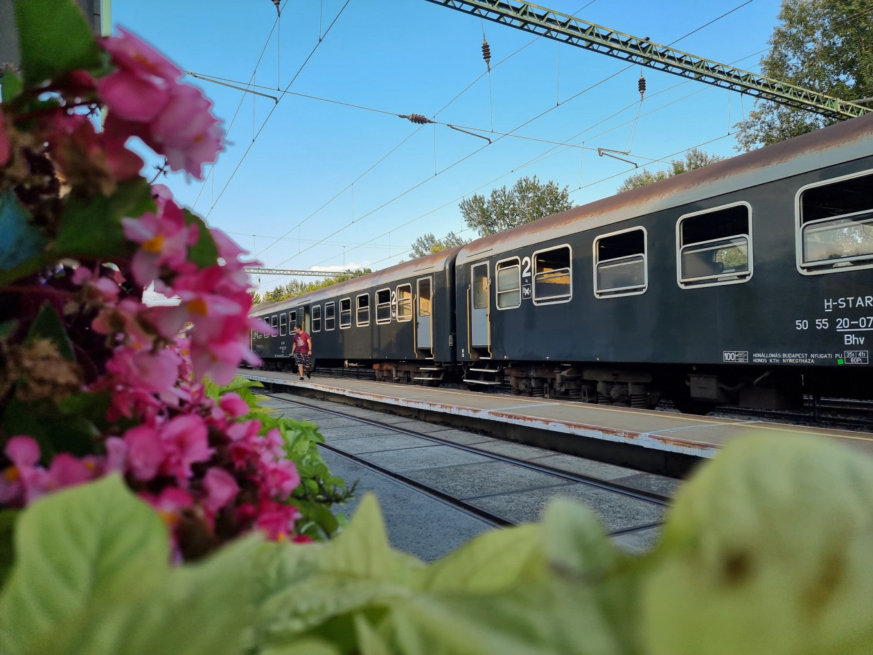 Négy hétvégén át retró vonatok zakatolnak hazánk egyik legszebb vasútvonalán