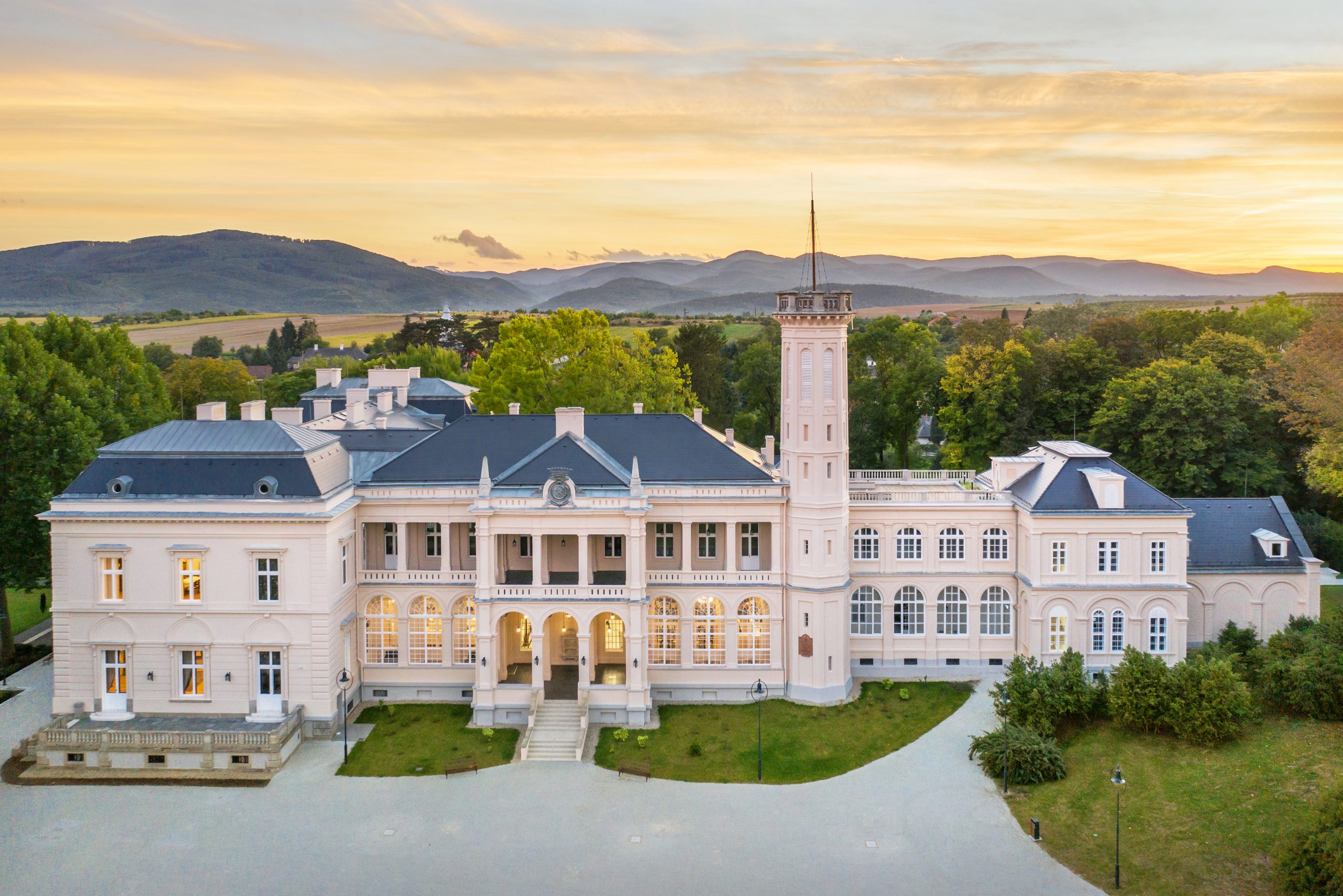 Vár a nyár! – Magyarország 13 legszebb kastélya és vára színes programokkal készül idén