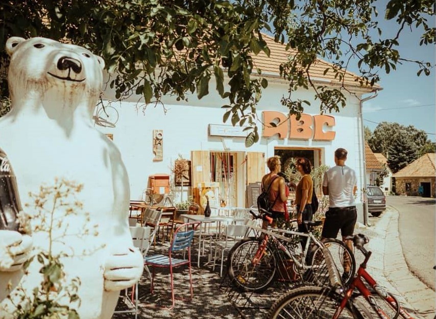 5 retró hely és élmény, ami megidézi a Balatonnál töltött felejthetetlen nyarakat
