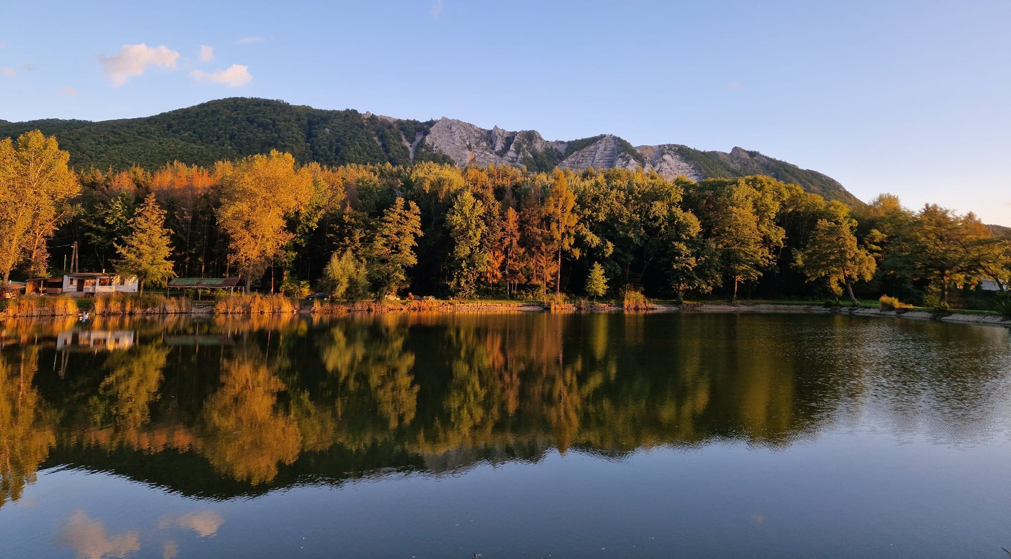 8 színkavalkádban úszó tópart hazánkban hosszú őszi sétákhoz