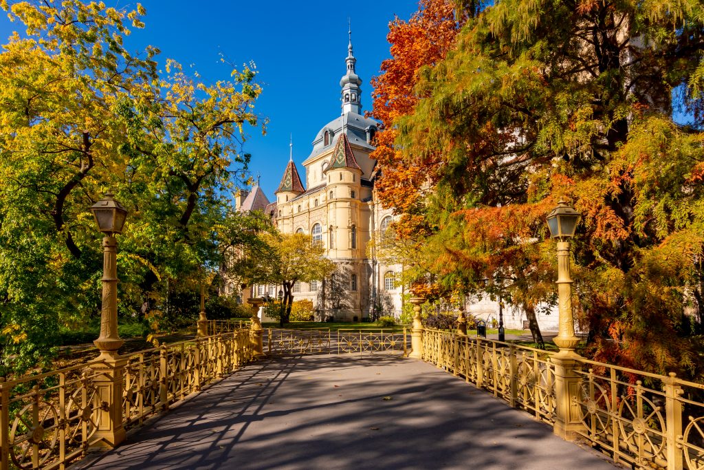 Funzine Guide – The Wonderful Colours of Autumn in Budapest