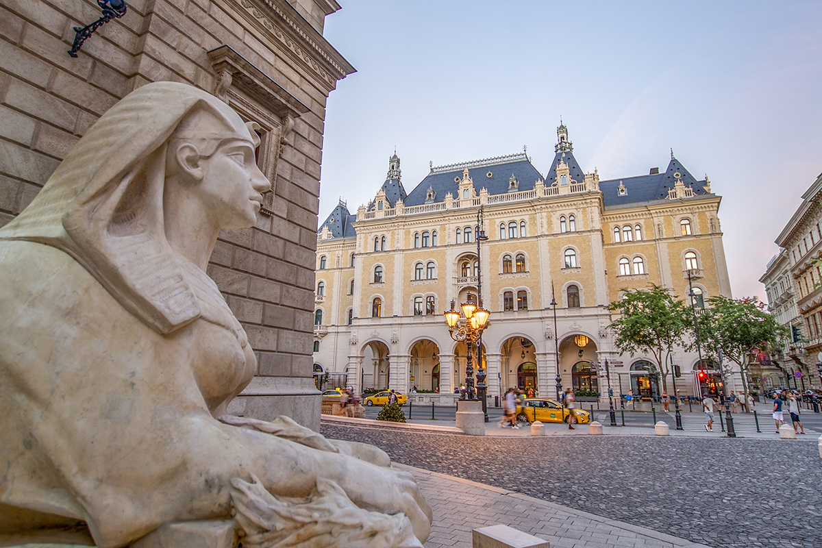 Barangolás a boldog békeidők Budapestjén: Andrássy úti paloták