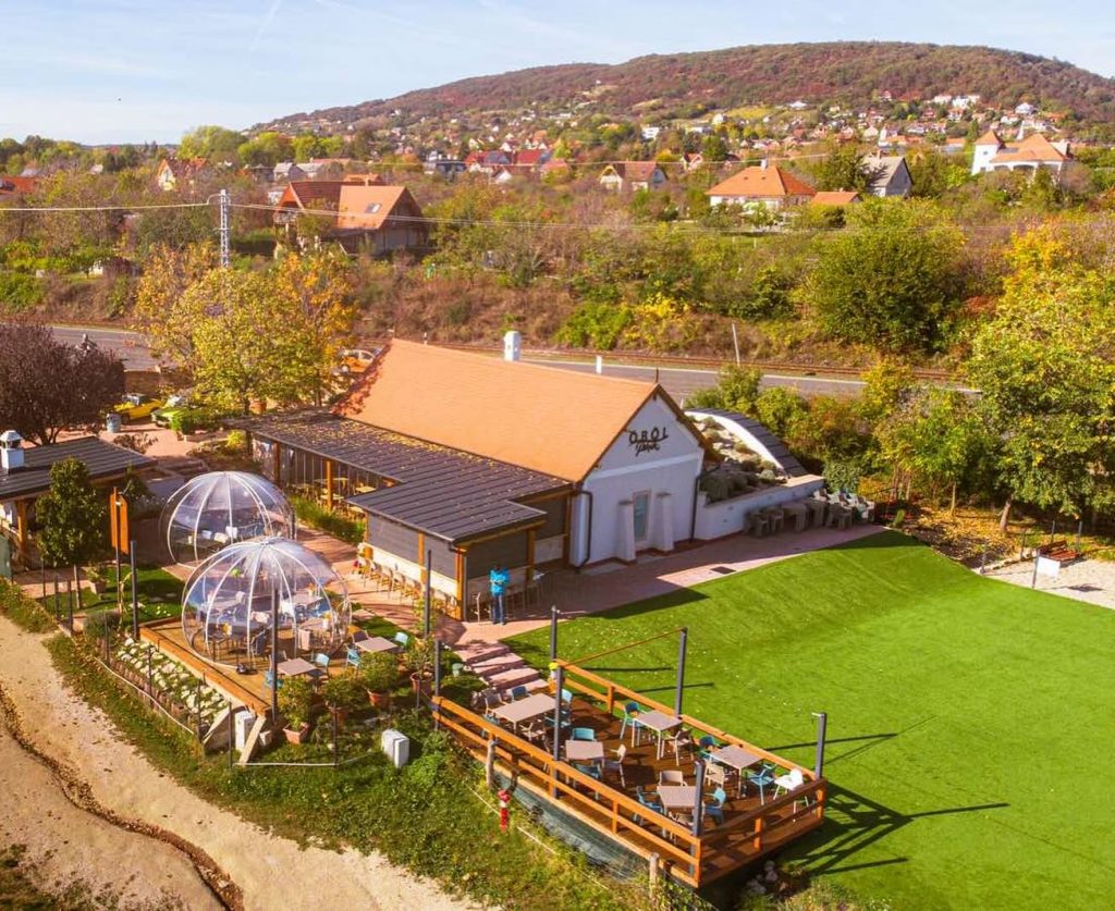 5 hangulatos teraszos étterem a Balaton-felvidéken, ami tárt kapukkal ...