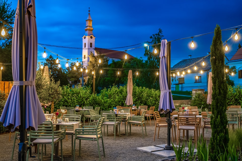 5 hangulatos teraszos étterem a Balaton-felvidéken, ami tárt kapukkal ...