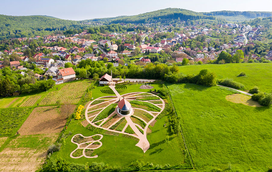 7 varázslatos gyógynövénykert szerte az országban, ahol kellemes sétát tehetünk