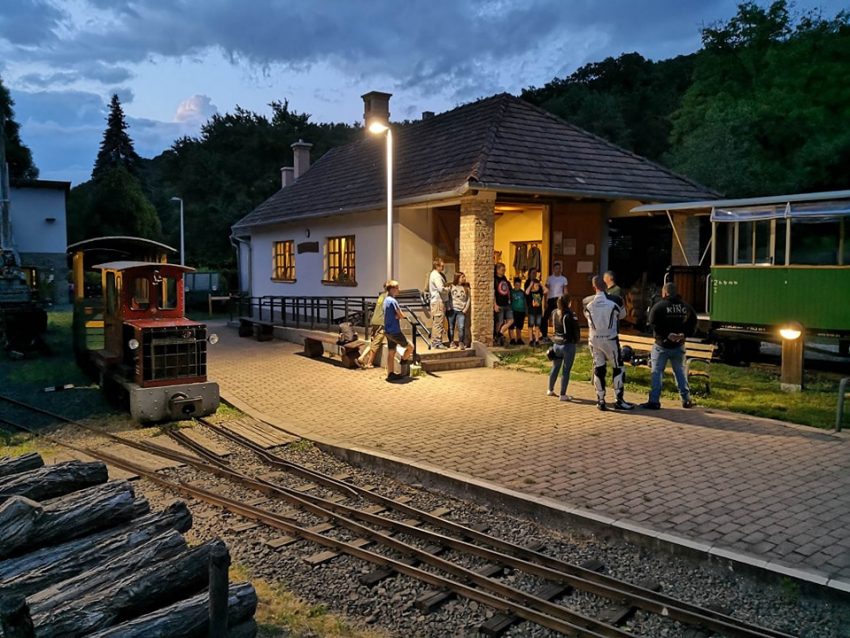 Kemencei Erdei Múzeumvasút, kisvasút, családi program, szentjánosbogár-figyelő vasút
