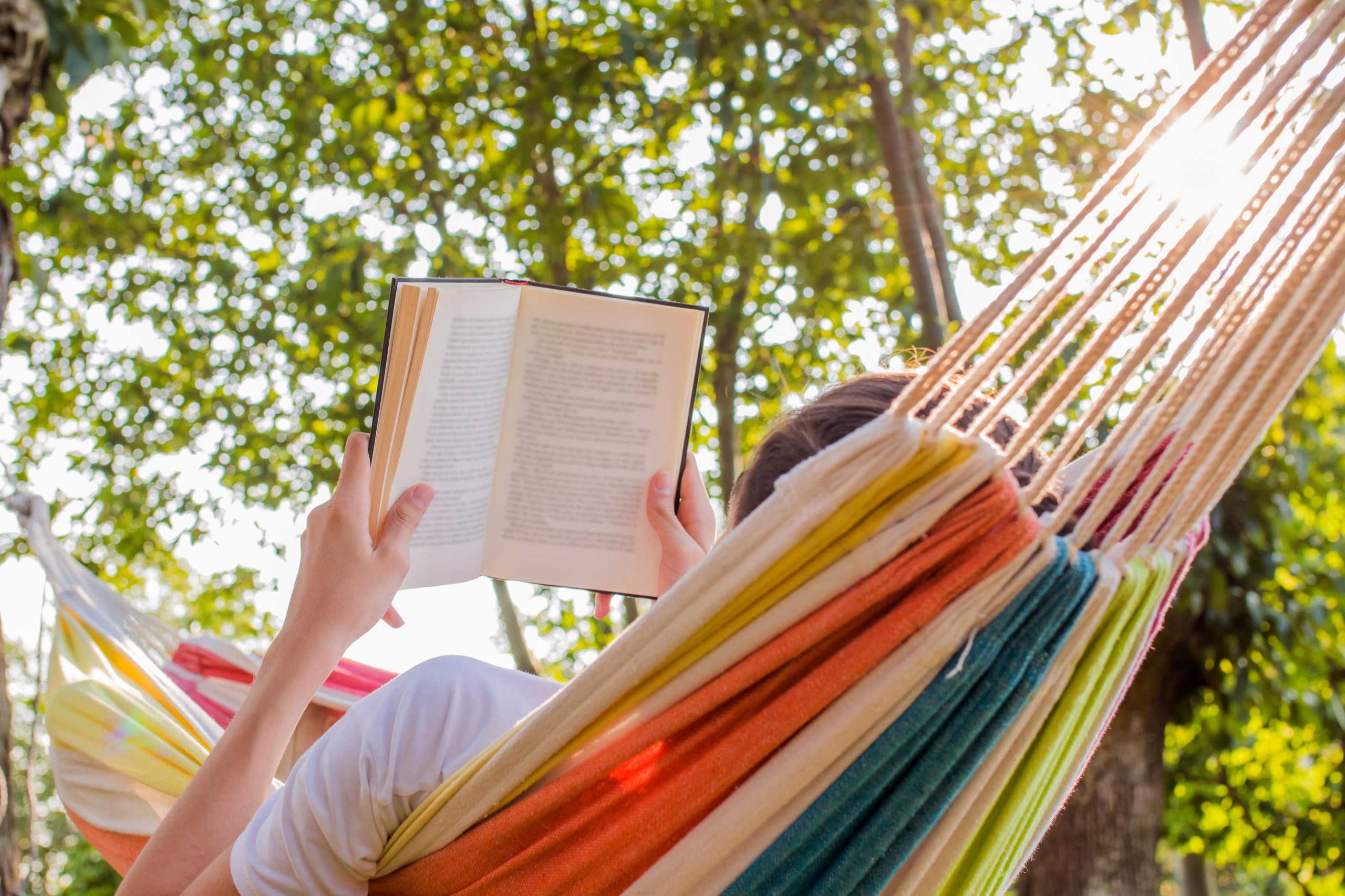 Könyvújdonságok nyárra: 9 nagyszerű könyv, amit érdemes elolvasni a nyaralás alatt