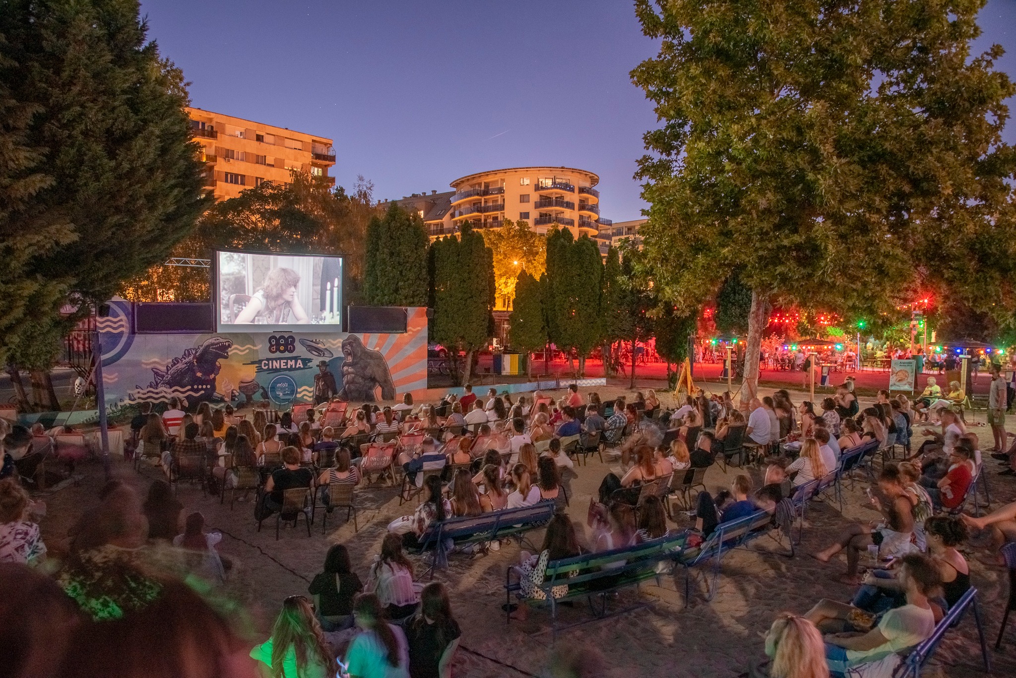 8 hangulatos kertmozi Budapesten, ahol a csillagos égbolt alatt élvezhetjük a filmeket