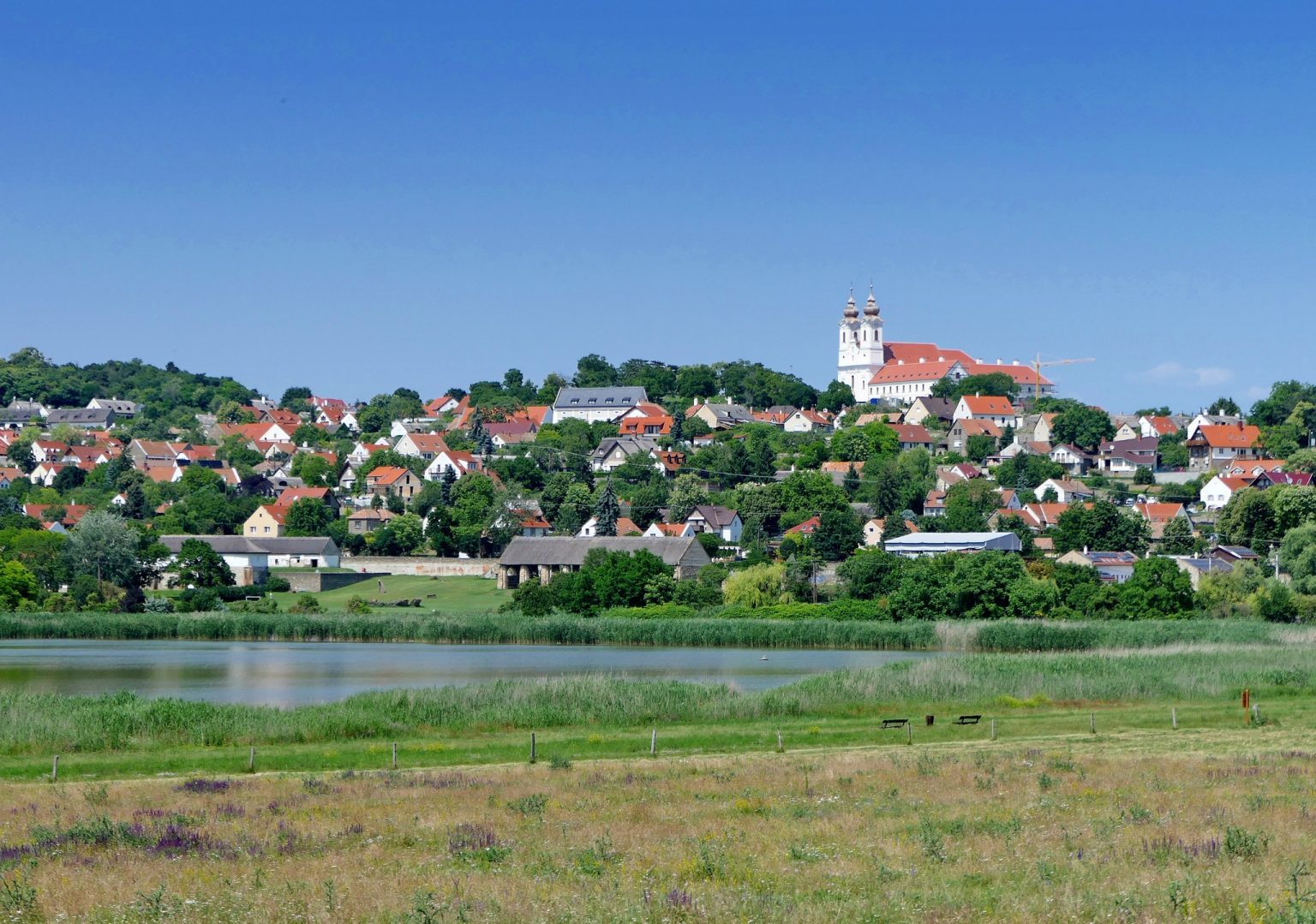 Balaton-parti majálisokkal és tematikus hétvégékkel várja a hosszú hétvégét a magyar tenger — image 1