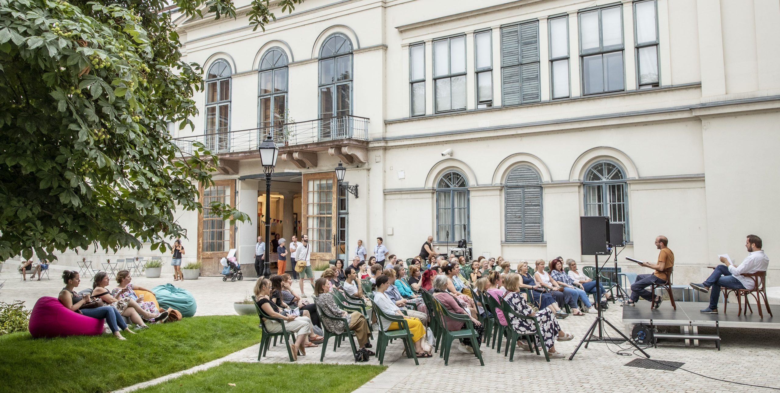 Ingyenes kertkoncertek csábítanak a belváros kedvenc kertjébe idén nyáron