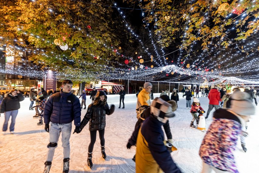 Városháza Téli élménypark és Karácsonyi vásár, korcsolyapálya