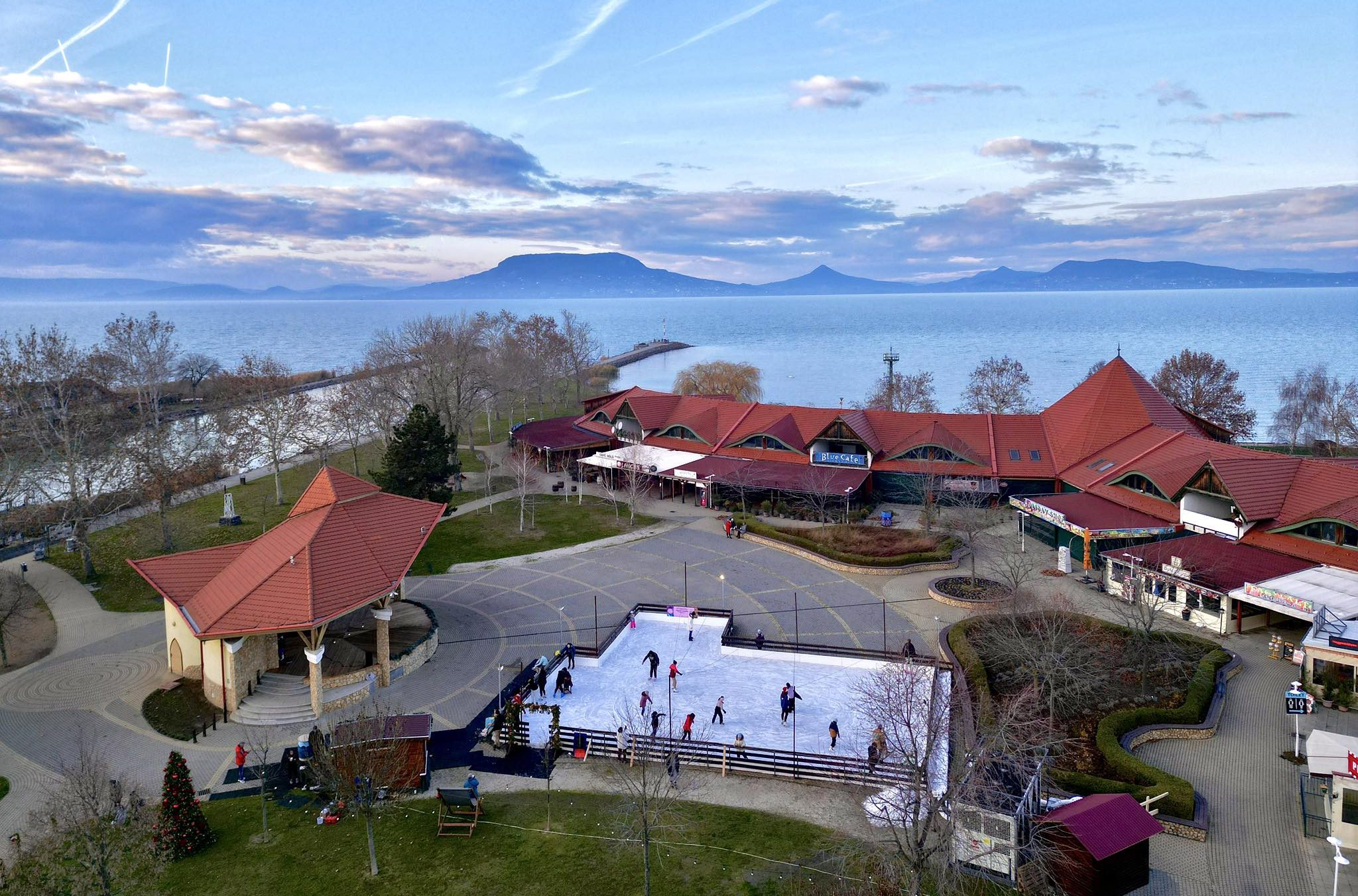 13 varázslatos korcsolyapálya a téli hónapokban is gyönyörű Balatonnál