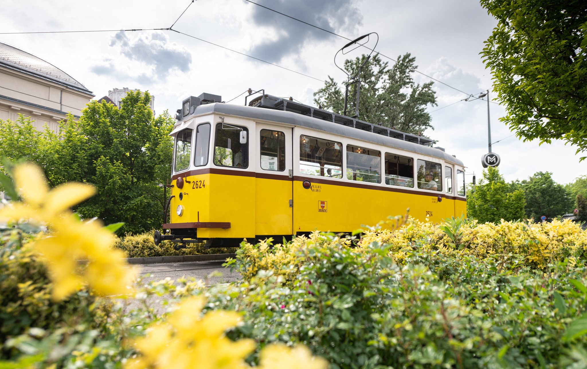 NosztalgiahÃ©tvÃ©gÃ©ken gÃ¶rdÃ¼lnek Ãºjra sÃ­nekre a mÃºltidÃ©zÅ villamosok Budapesten
