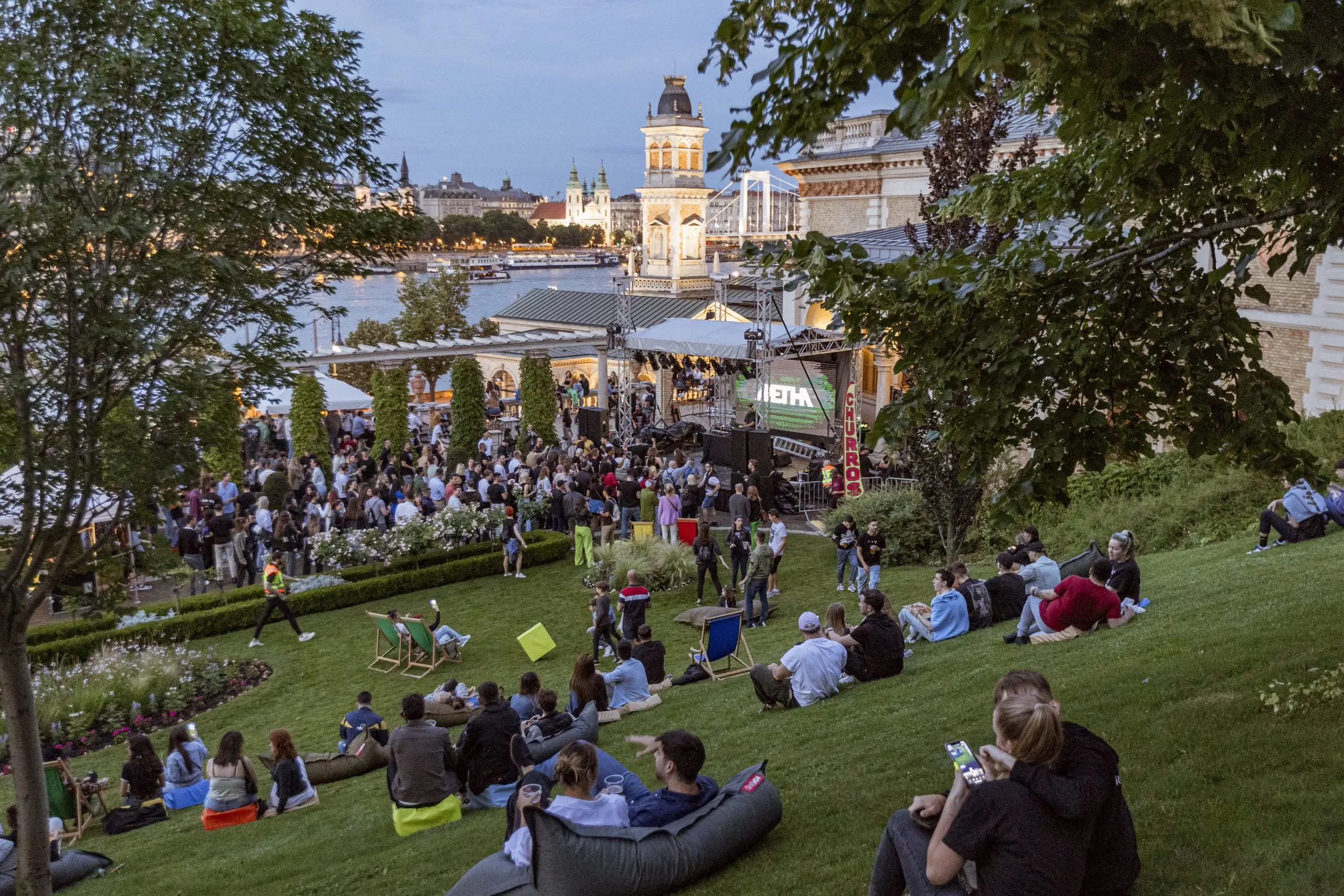 Szenzációs zenei, családi és ingyenes programokkal jön a 2025-ös VárkertFeszt