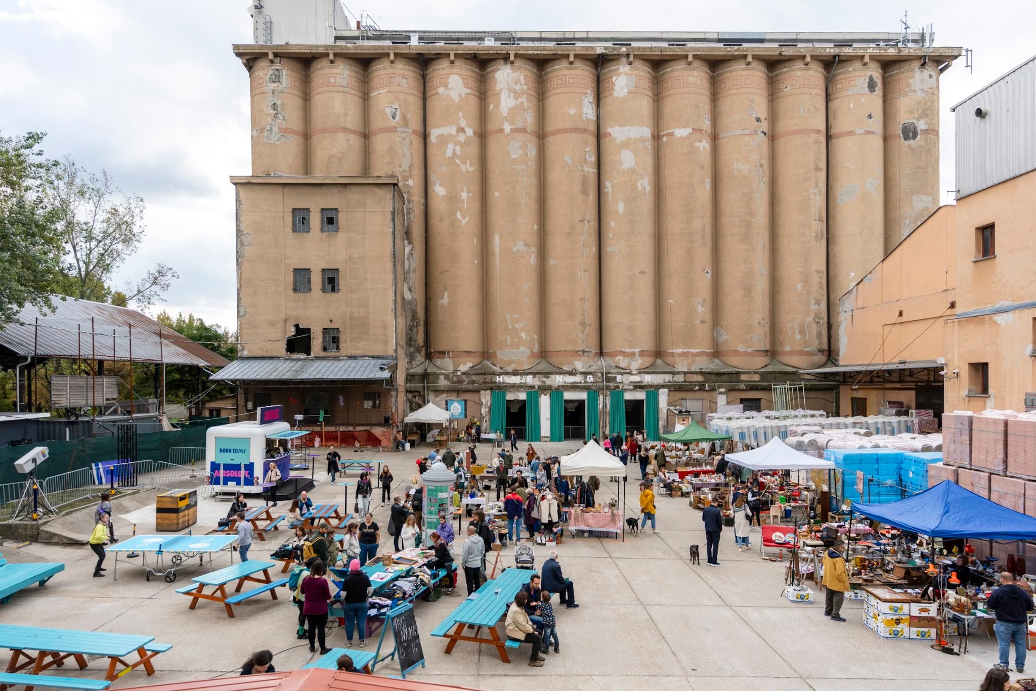 FÃ©nyjÃ¡tÃ©kkal festik szÃ­nesre a jÃºniusi hÃ©tvÃ©gÃ©ket Budapest Ãºj, kÃ¶zÃ¶ssÃ©gi kÃ¶zpontjÃ¡ban