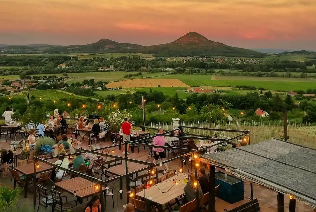 17 zseniÃ¡lis Ã©tterem a Balaton Ã©szaki partjÃ¡n, amit Ã©rdemes felkeresni nyÃ¡ron