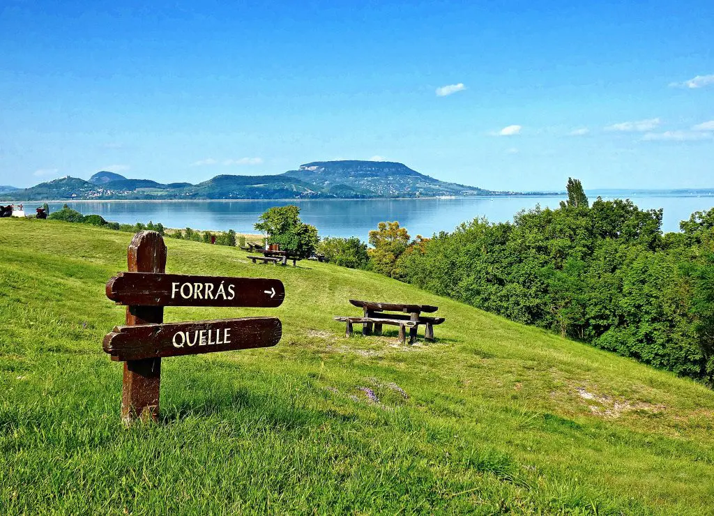 15 lenyűgöző kirándulóhely és kihagyhatatlan látnivaló a Balaton északi partján