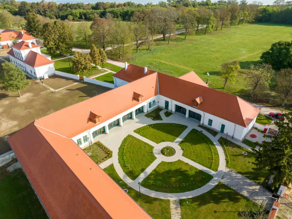 Balaton, beltéri programok, eső