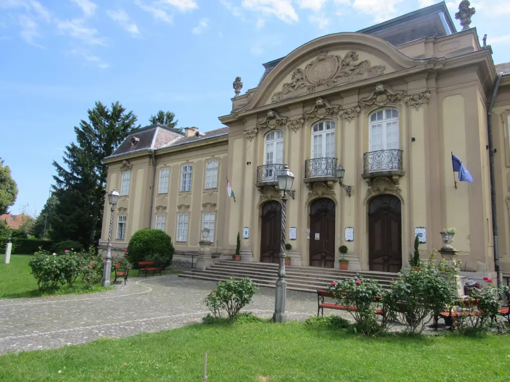 Balaton, Keszthely, beltéri program, múzeum