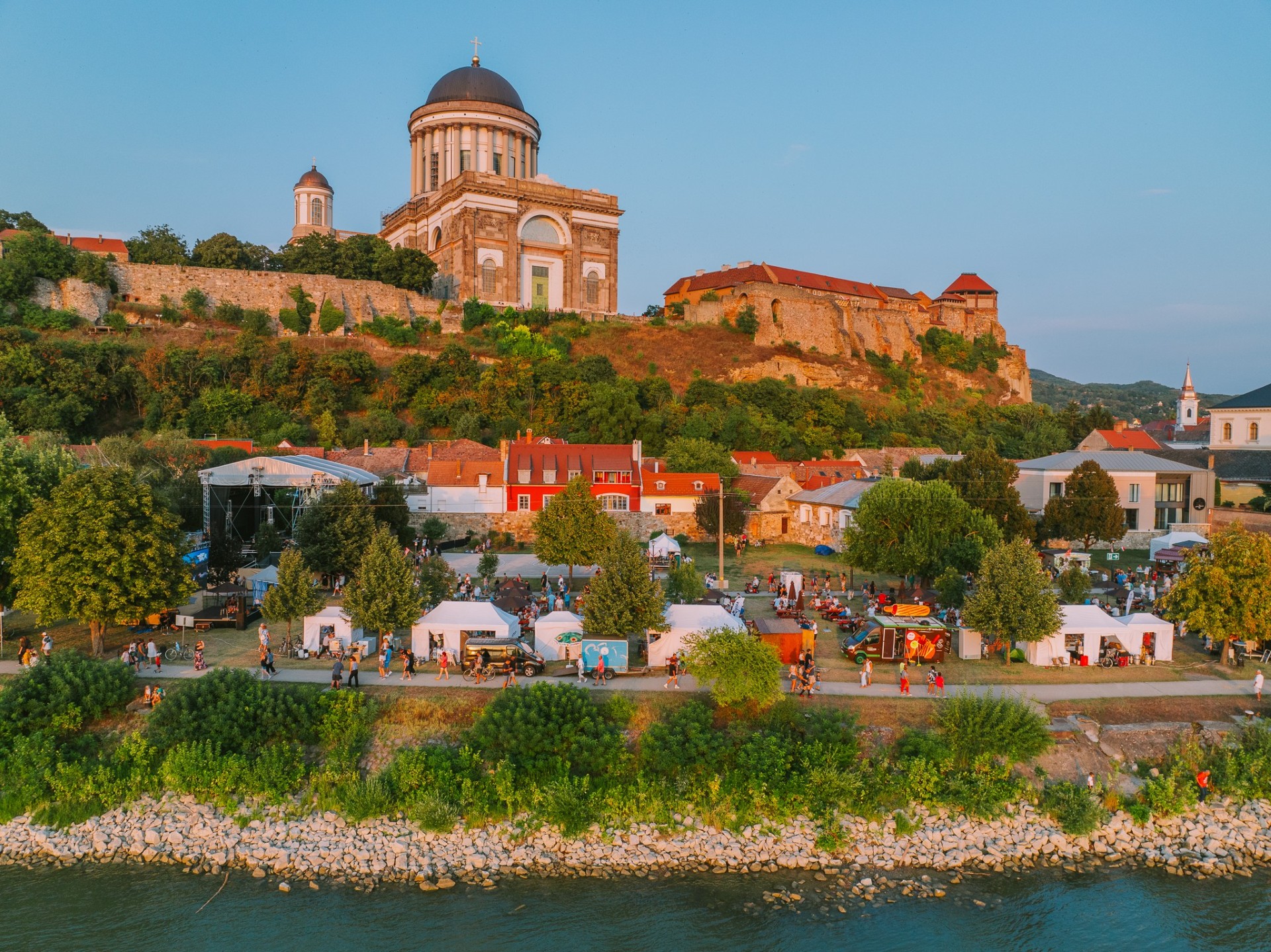 Esztergom idÃ©n is ingyenes programokkal Ã©s tÃ¶rtÃ©nelmi pompÃ¡val vÃ¡r augusztus 20-a alkalmÃ¡bÃ³l