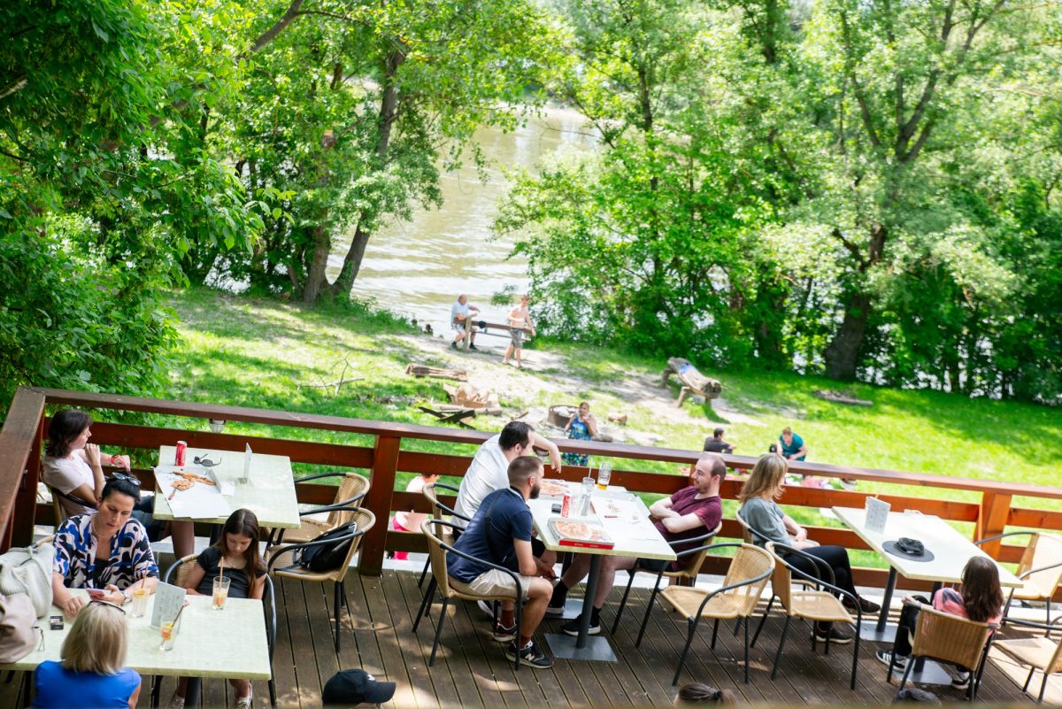 újdonságok, Dunakanyar, bar, fagyizó, gasztronómia, Zebegény, terasz