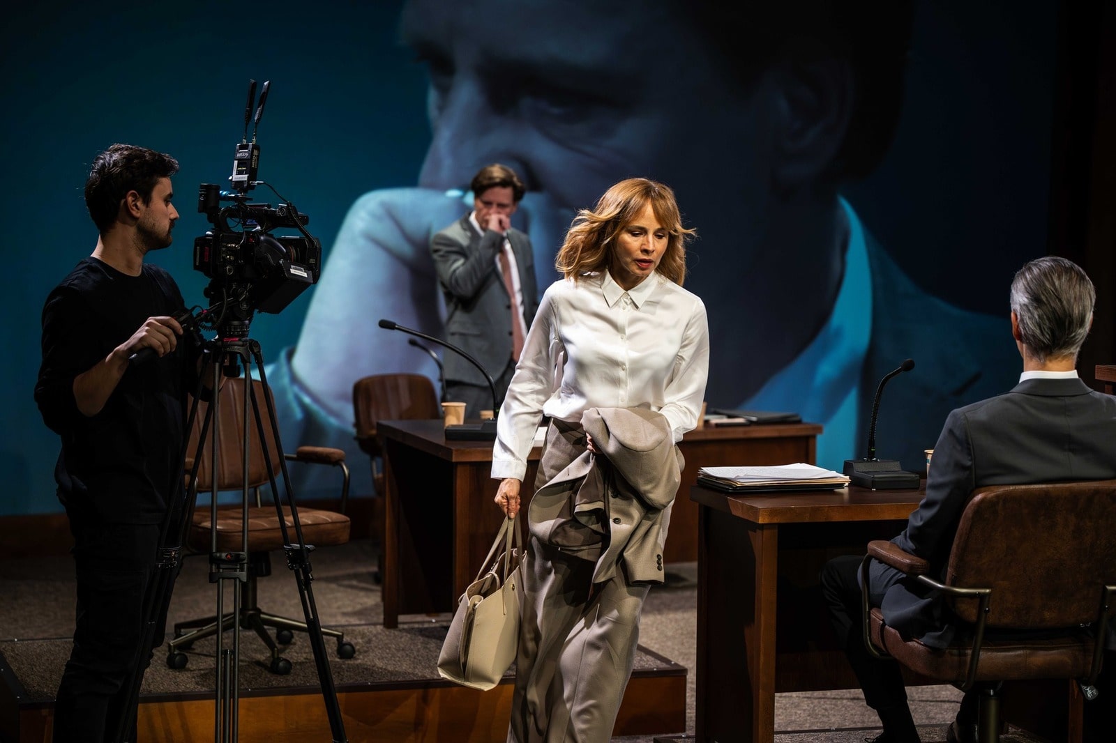 5 szédületes színdarab Budapesten, ami garantáltan kizökkent az év végi szürkeségből