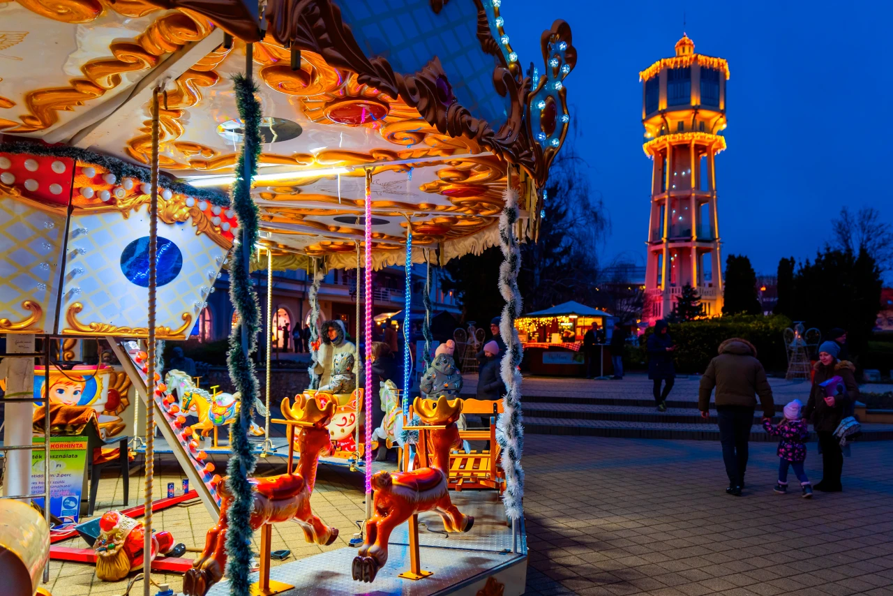 10+1 ragyogó élmény az ünnepi fényekben úszó, télen is varázslatos Balatonnál