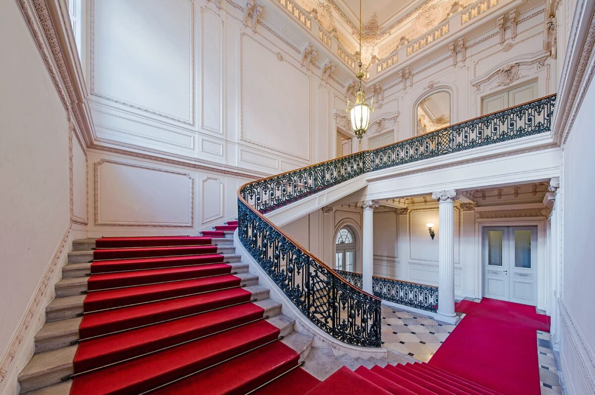 városnéző séta, vezetett séta, Budapest, épületbejárás, palota