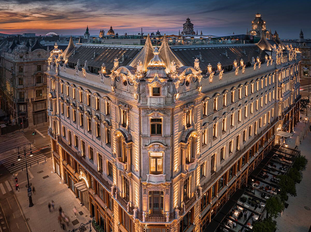 4+1 budapesti mulató, mely visszarepít a hajdani, csillogással teli fővárosi éjszakákba