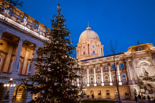 Ingyenes fényfestés és drónshow ragyogja be nemsokára a Budai Várnegyed szívét