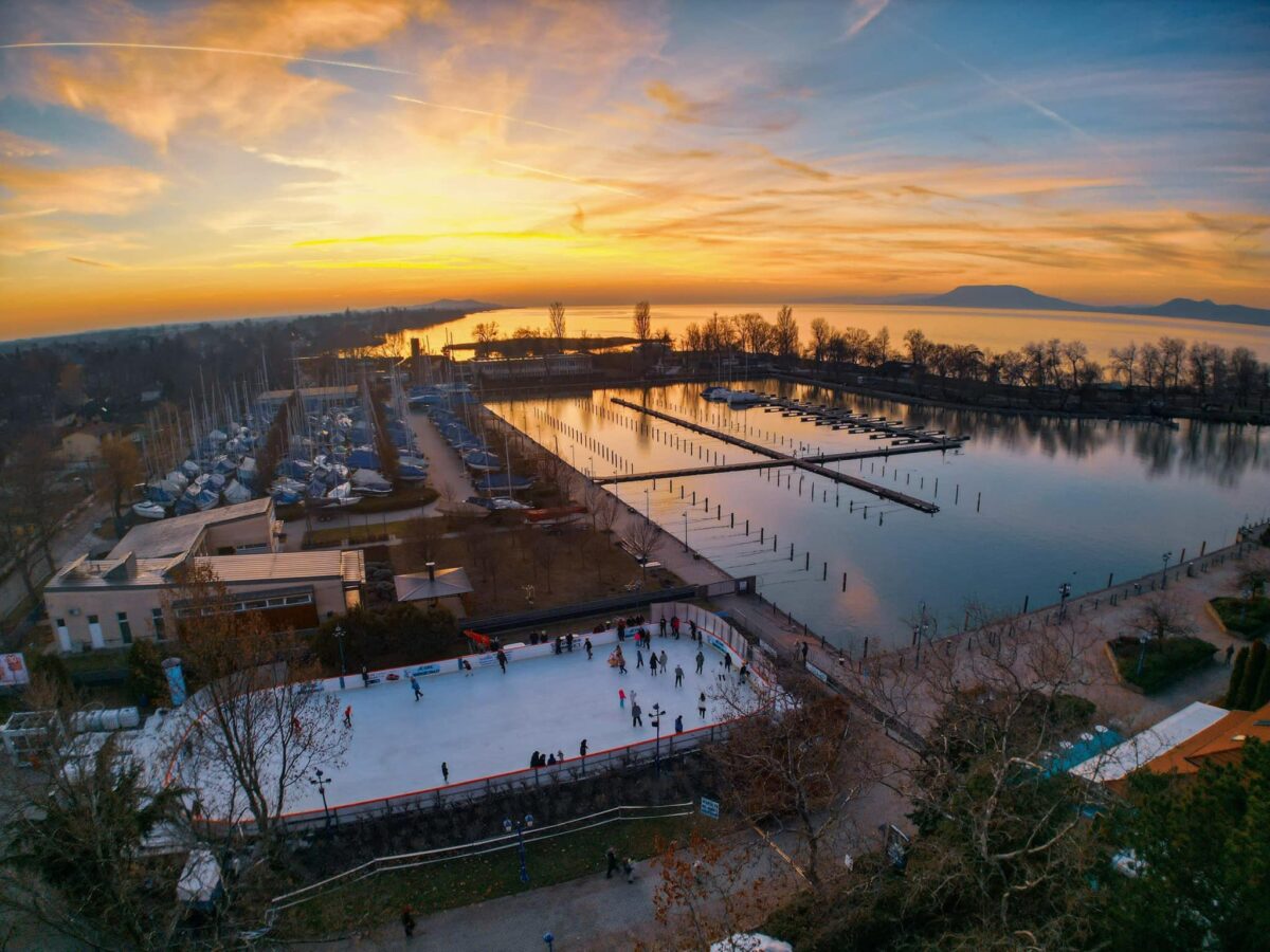 jégpálya, korcsolyapálya, Balaton, tél, kikapcsolódás, december