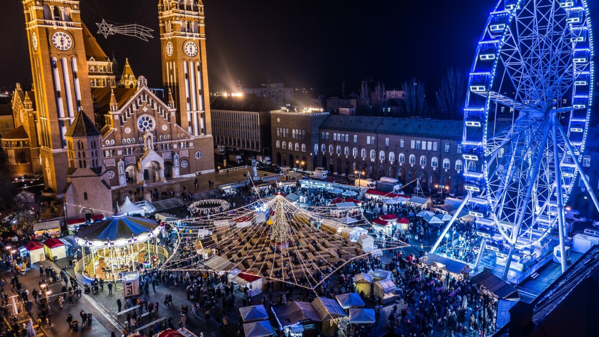óriáskerék, ünnepi hangulat, karácsonyi vásár, Magyarország,december, karácsony, tél, advent