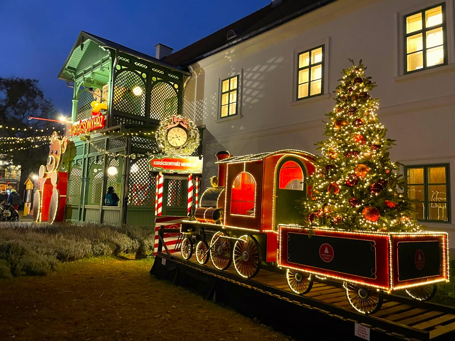 Adventi forgatag Gödöllőn: 7 ünnepi program és varázslatos látnivaló idén decemberben